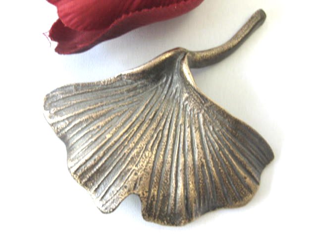 Gingkoblatt. Lebensbaum, Grabschmuck, Symbol