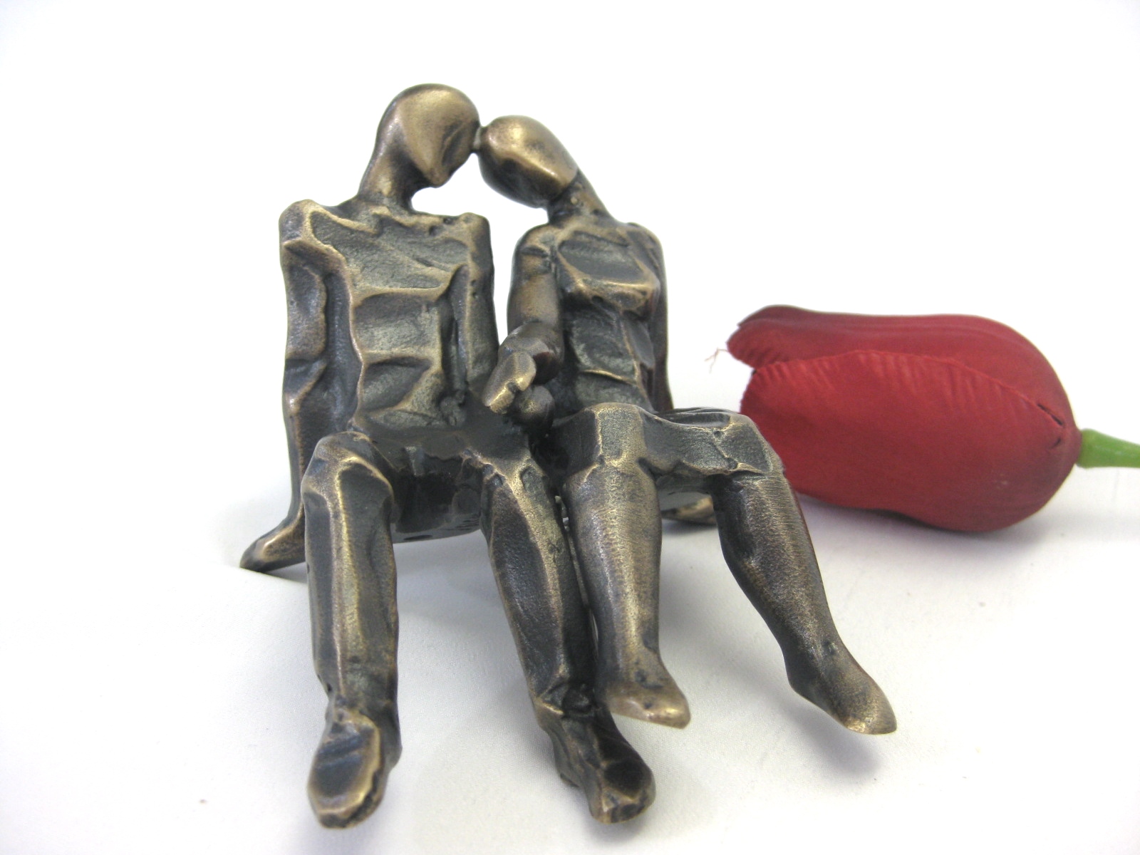 Sitzendes Paar, Bronze oder Aluminium, 12 x 10 x 9 cm