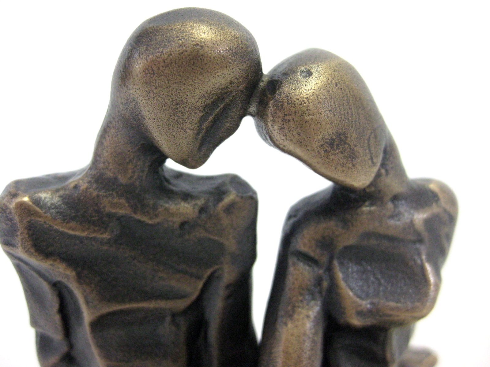 Sitzendes Paar, Bronze oder Aluminium, 12 x 10 x 9 cm