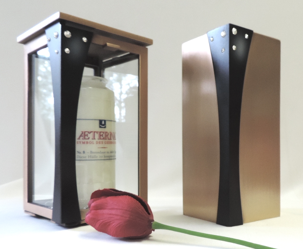Laterne und Vase, im Grabschmuck- Set, Swarowskis