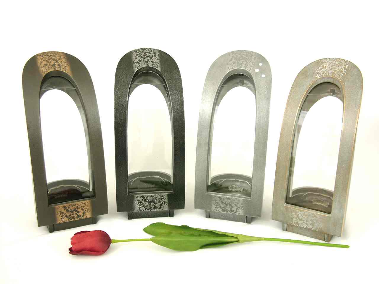 Laterne und Vase im Set, Grabschmuck, mit Swarowskis
