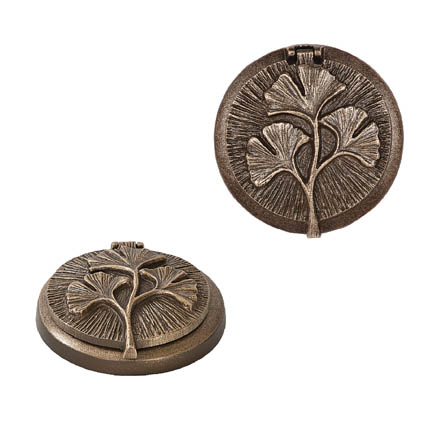 Vasenkranz, aus Aluminium oder Bronze, mit Gingkozweig
