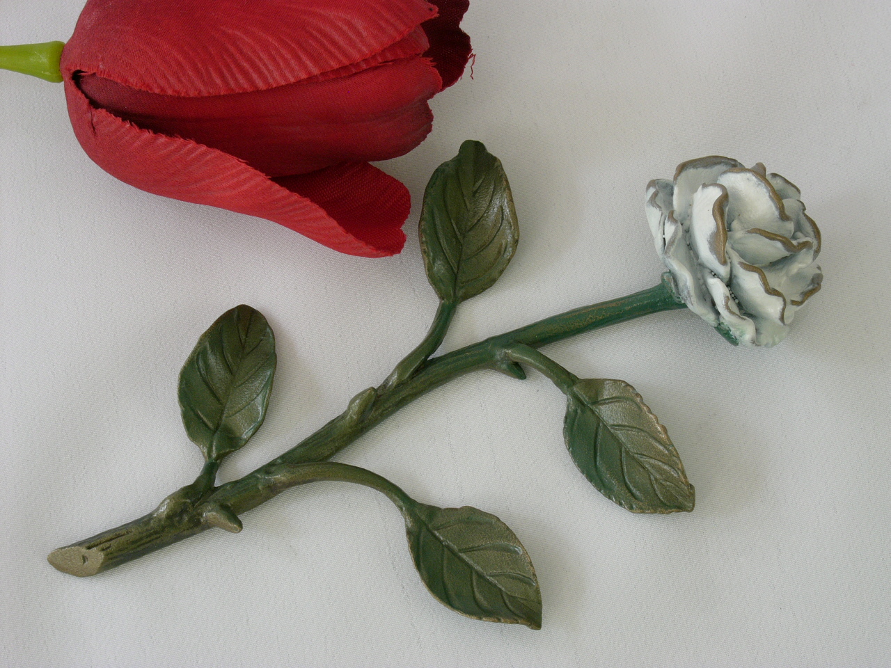 weiße Rose, 2 Blätter und Aufwandentschädigung