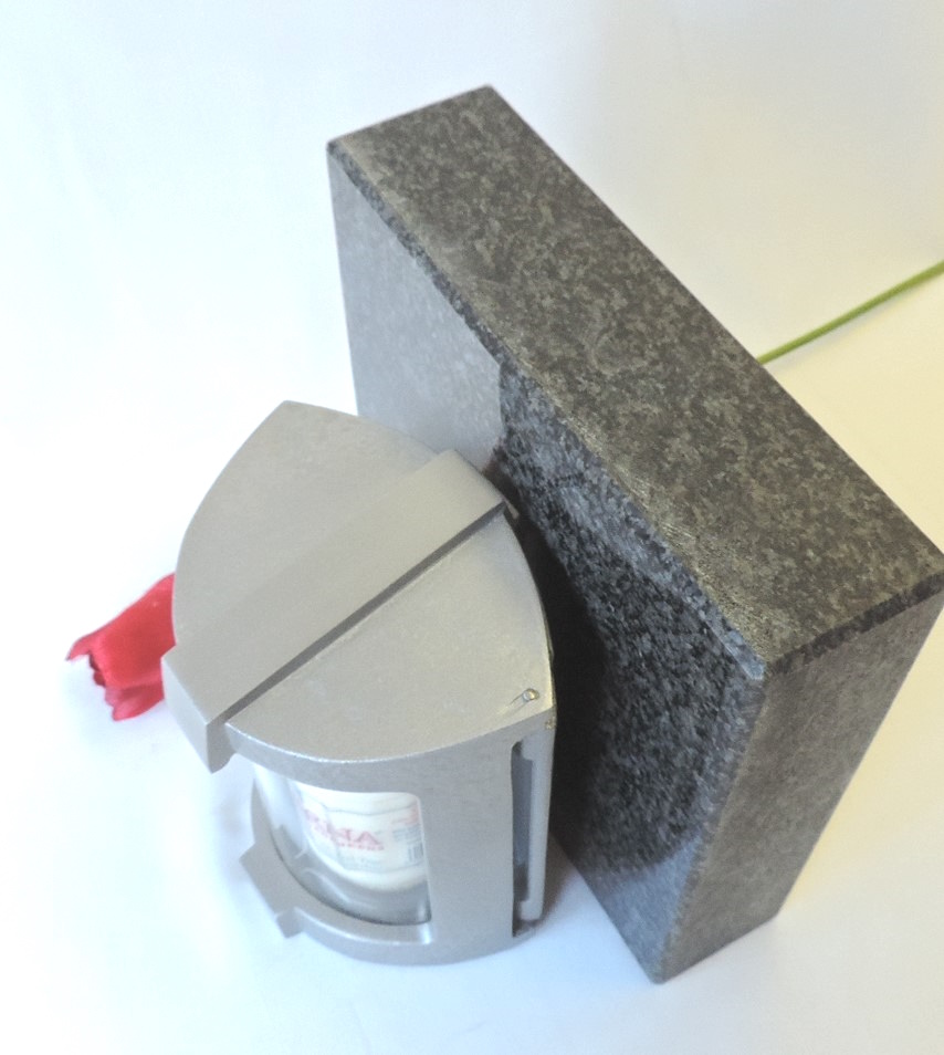 Urnenwandlampe, Aluminium- Edelstahloptik