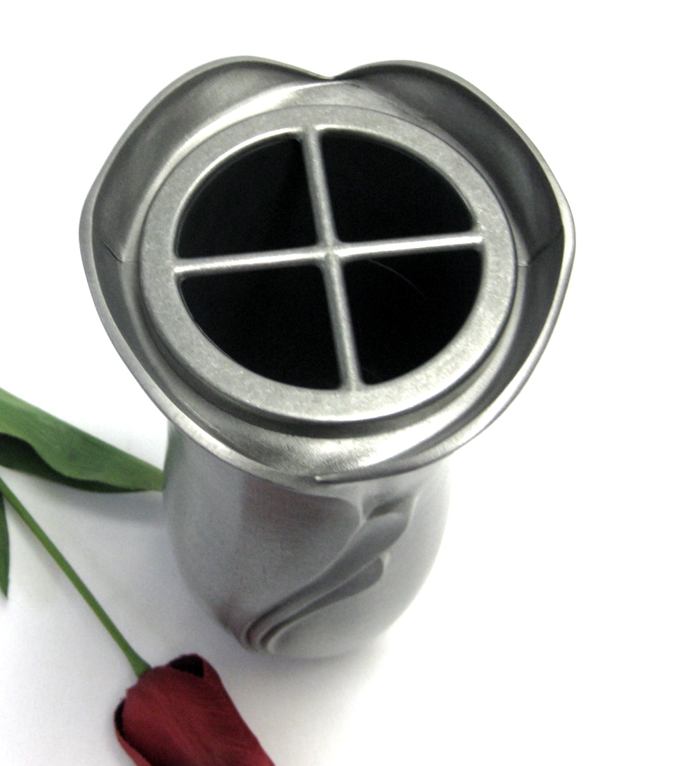 Vase, mit Wellenmotiv, Grabvase, Grabschmuck