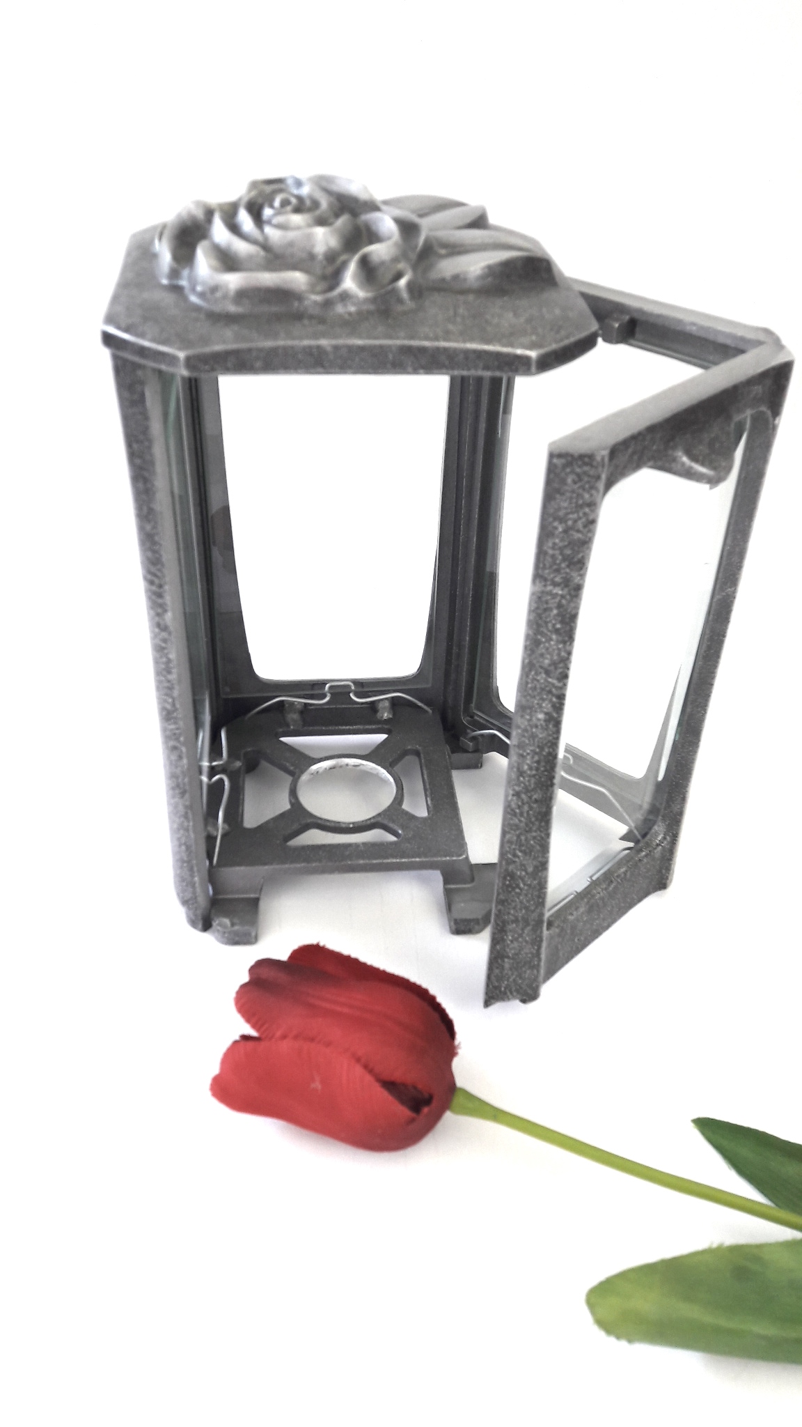Laterne mit Rosenblüte