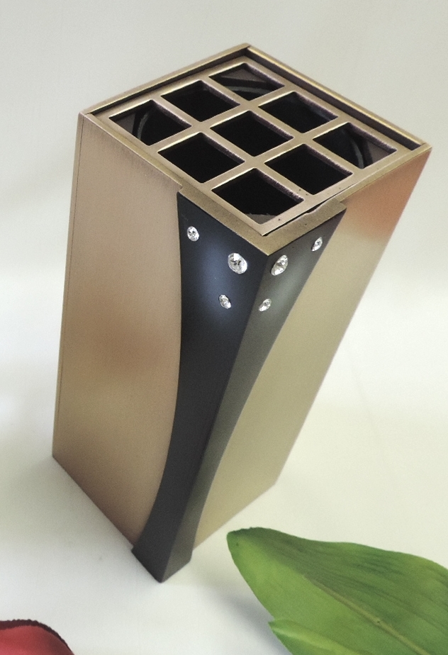 Vase mit Schmucksteinchen