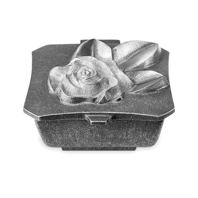 Weihwasserschale, mit Rosenblüte