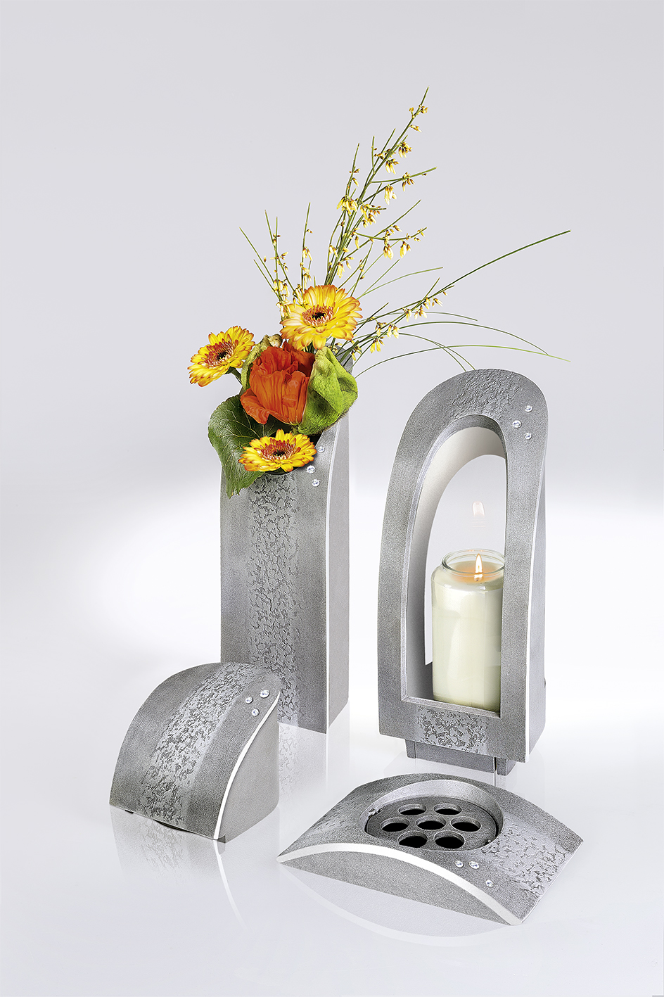 Vase Aluminium hell mit Swarowskisteinen