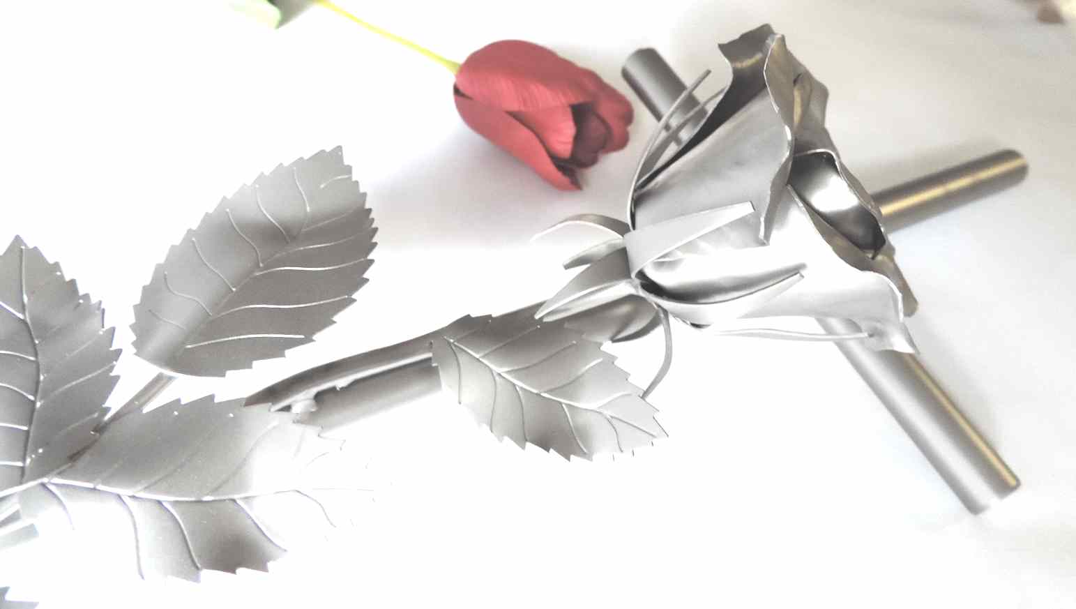 Edelstahlkreuz, mit Rosen, Grabschmuck, Kreuz, Grab