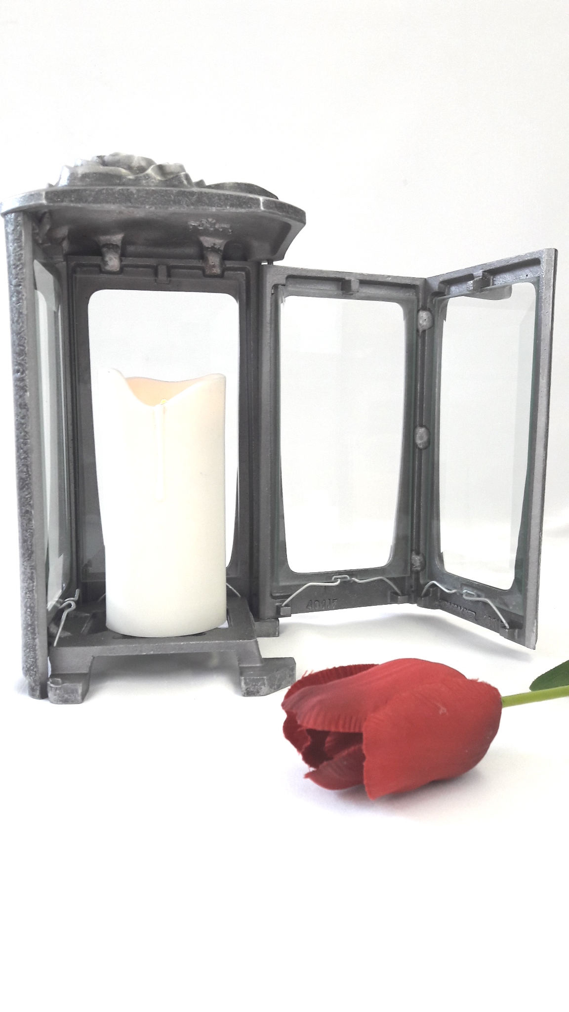 Laterne mit Rosenblüte