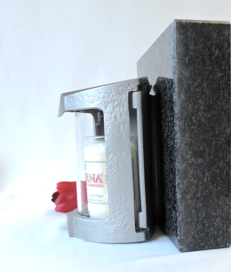 Urnenwandlampe, Aluminium- Edelstahloptik