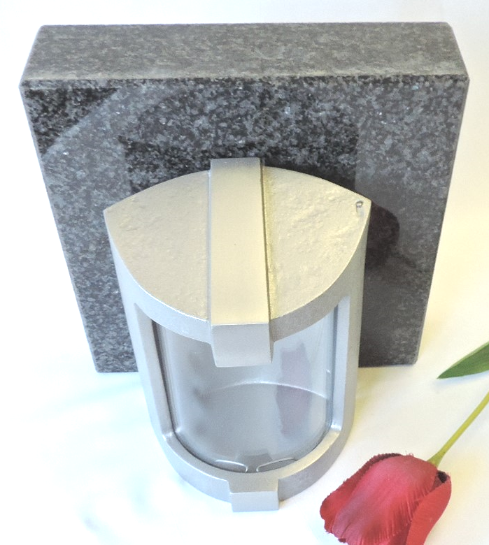 Urnenwandlampe, Aluminium- Edelstahloptik