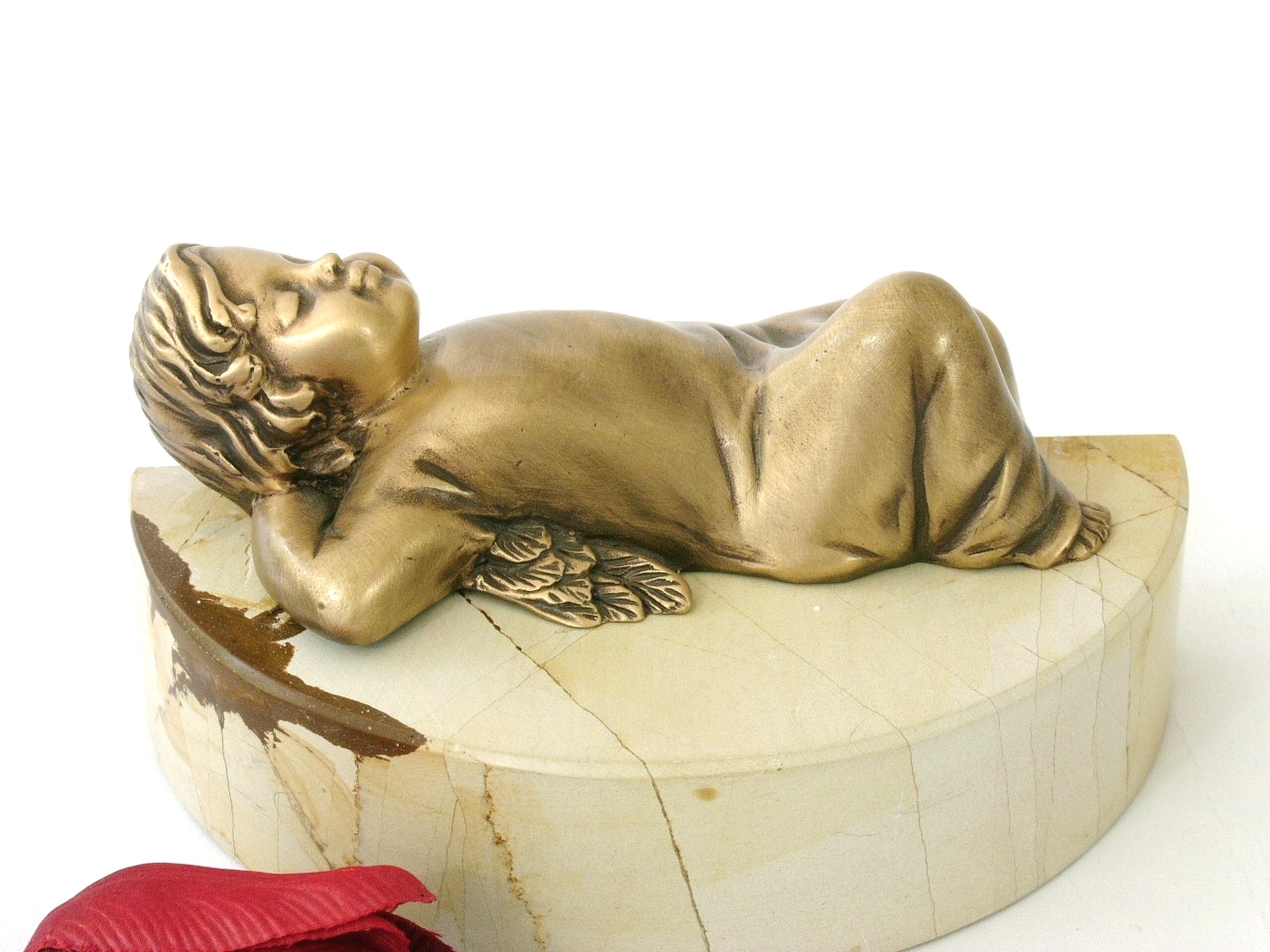 Engelfigur, zufriedenes Engelchen, Grabschmuck