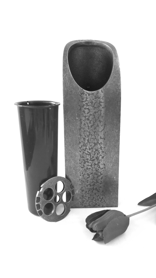 Vase, mit elegantem Schwung, Grabschmuck