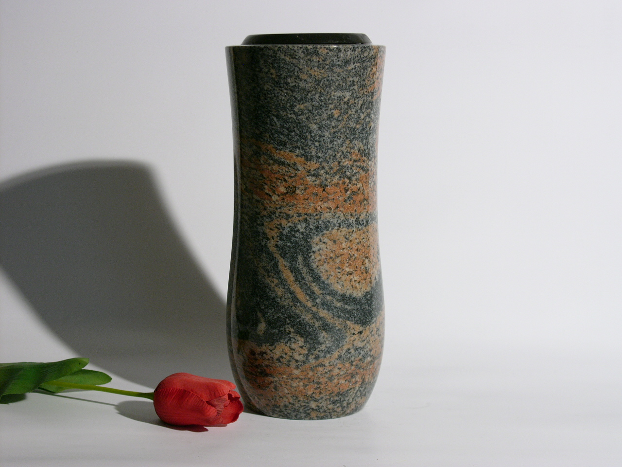 Grabvase, Steinvase "Halmstad", Grabschmuck