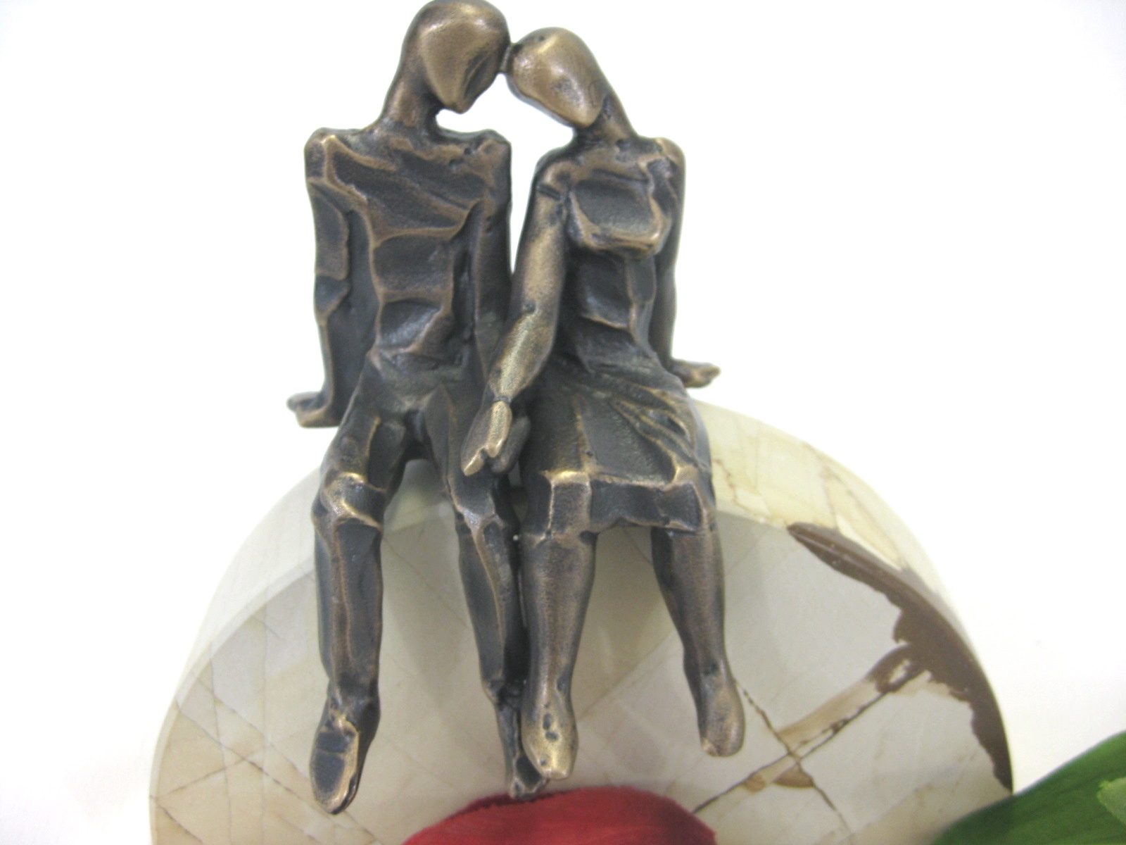 Sitzendes Paar, Bronze oder Aluminium, 12 x 10 x 9 cm