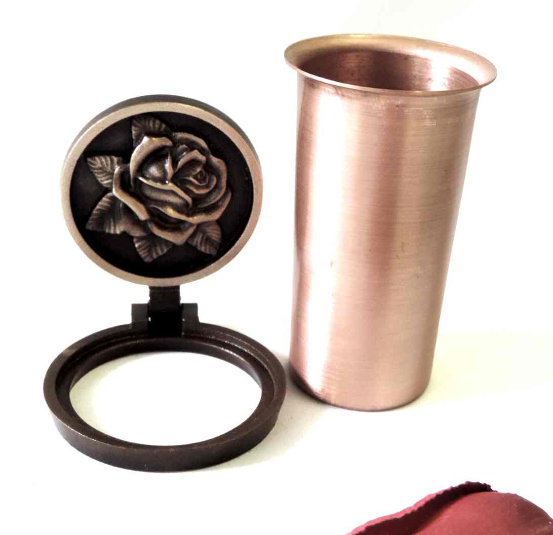 Urnenwandvase, Columbarium, klappbar, mit Rose