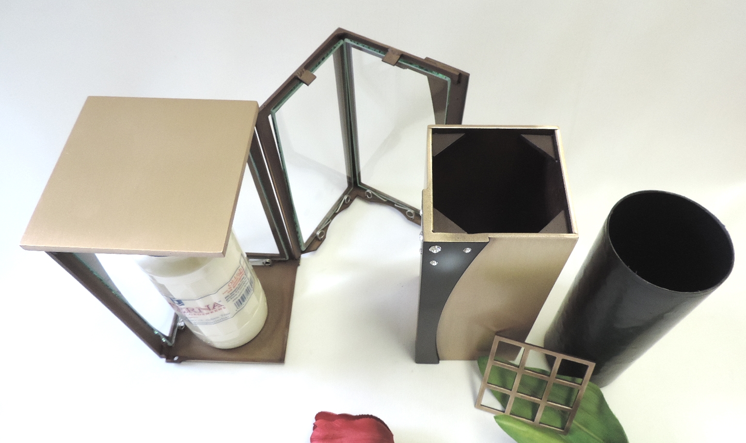 Laterne und Vase, im Grabschmuck- Set, Swarowskis