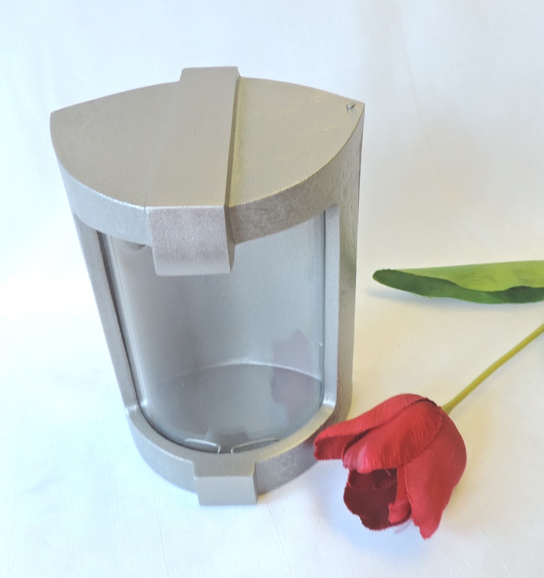 Urnenwandlampe, Aluminium- Edelstahloptik